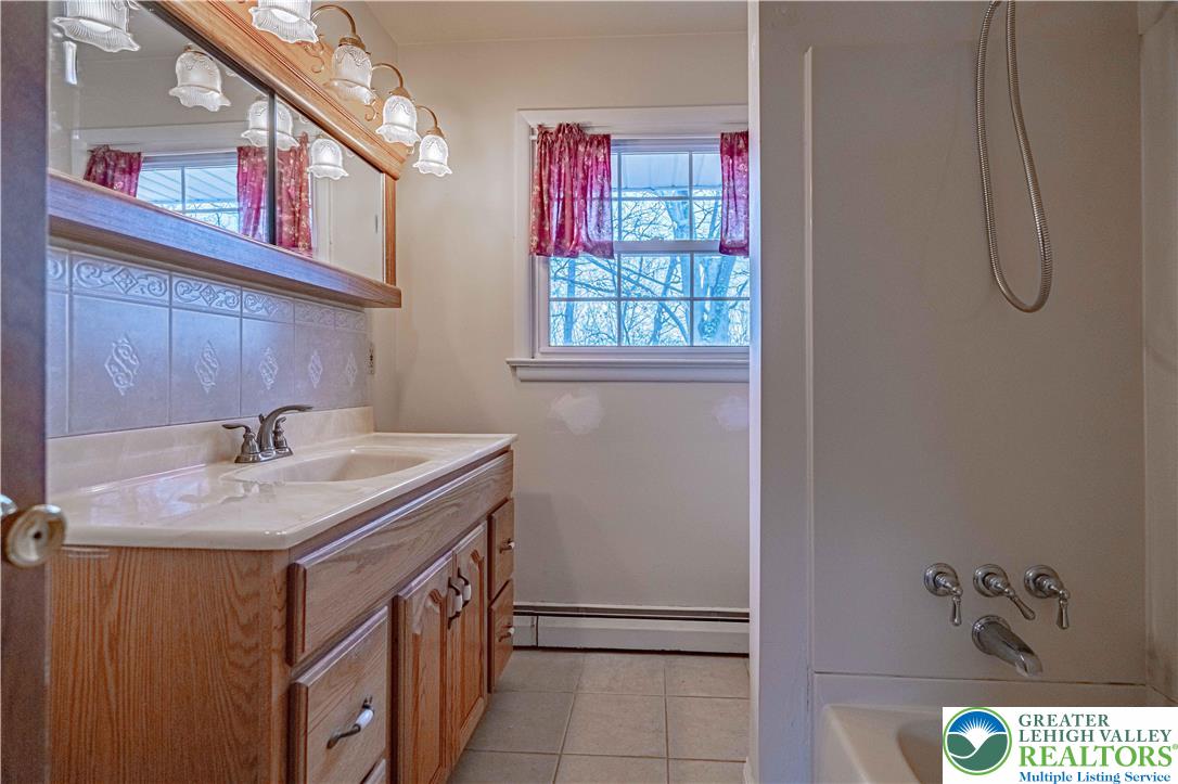 2810 Kuter Road Bath, PA 18014 - Photo 8 of 24 Gallery Image 8