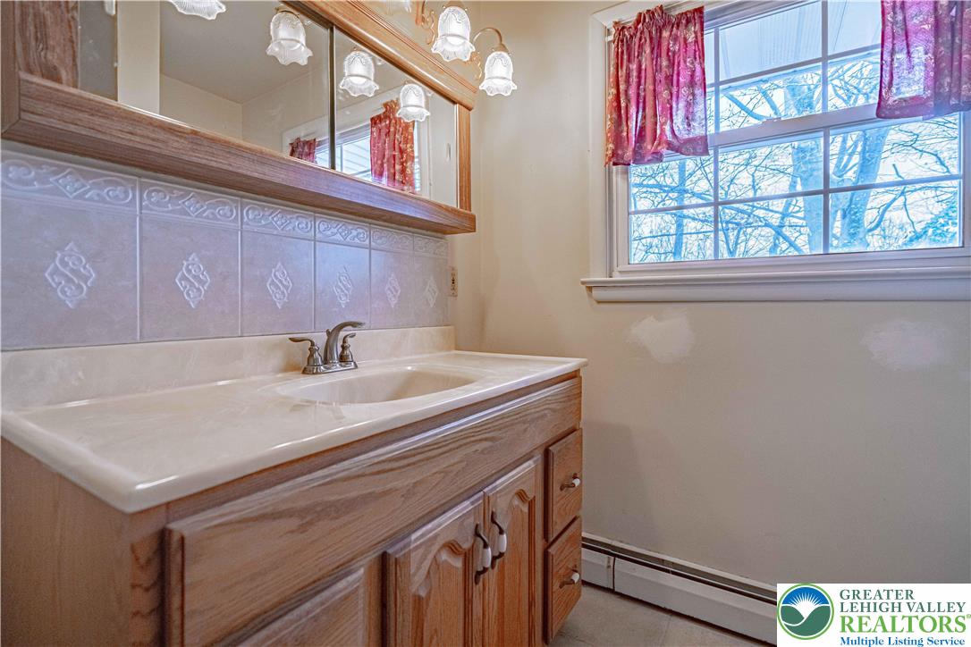 2810 Kuter Road Bath, PA 18014 - Photo 9 of 24 Gallery Image 9