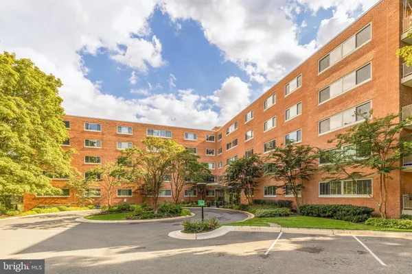 $380,000 | 5100 Dorset Avenue, Unit 100, Chevy Chase, MD 20815