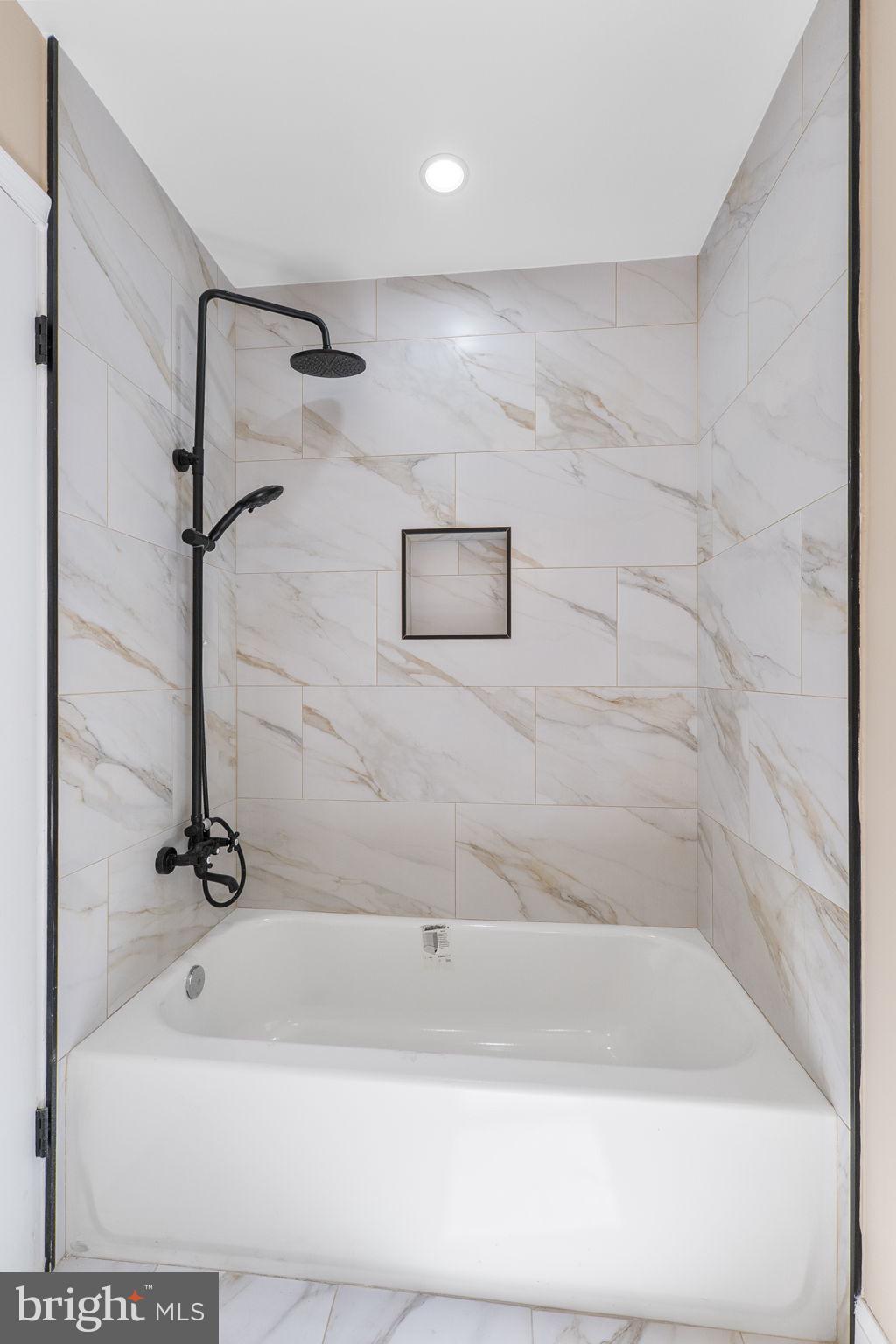 16112 Barnesville Road Boyds, MD 20841 - Photo 42 of 94 Master bathroom