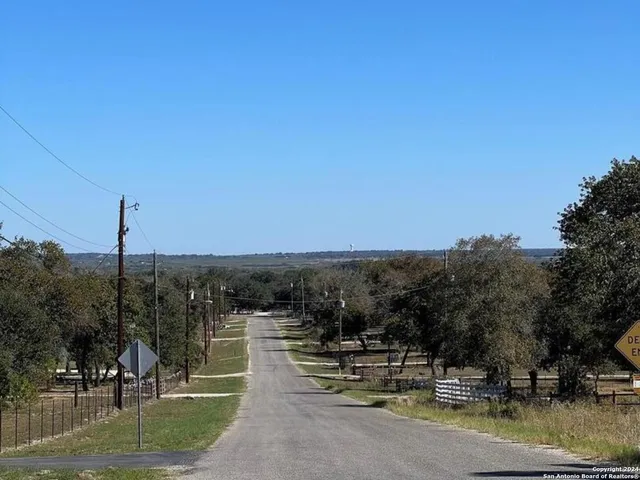 $89,512 | 267 County Road 6861, Natalia, TX 78059