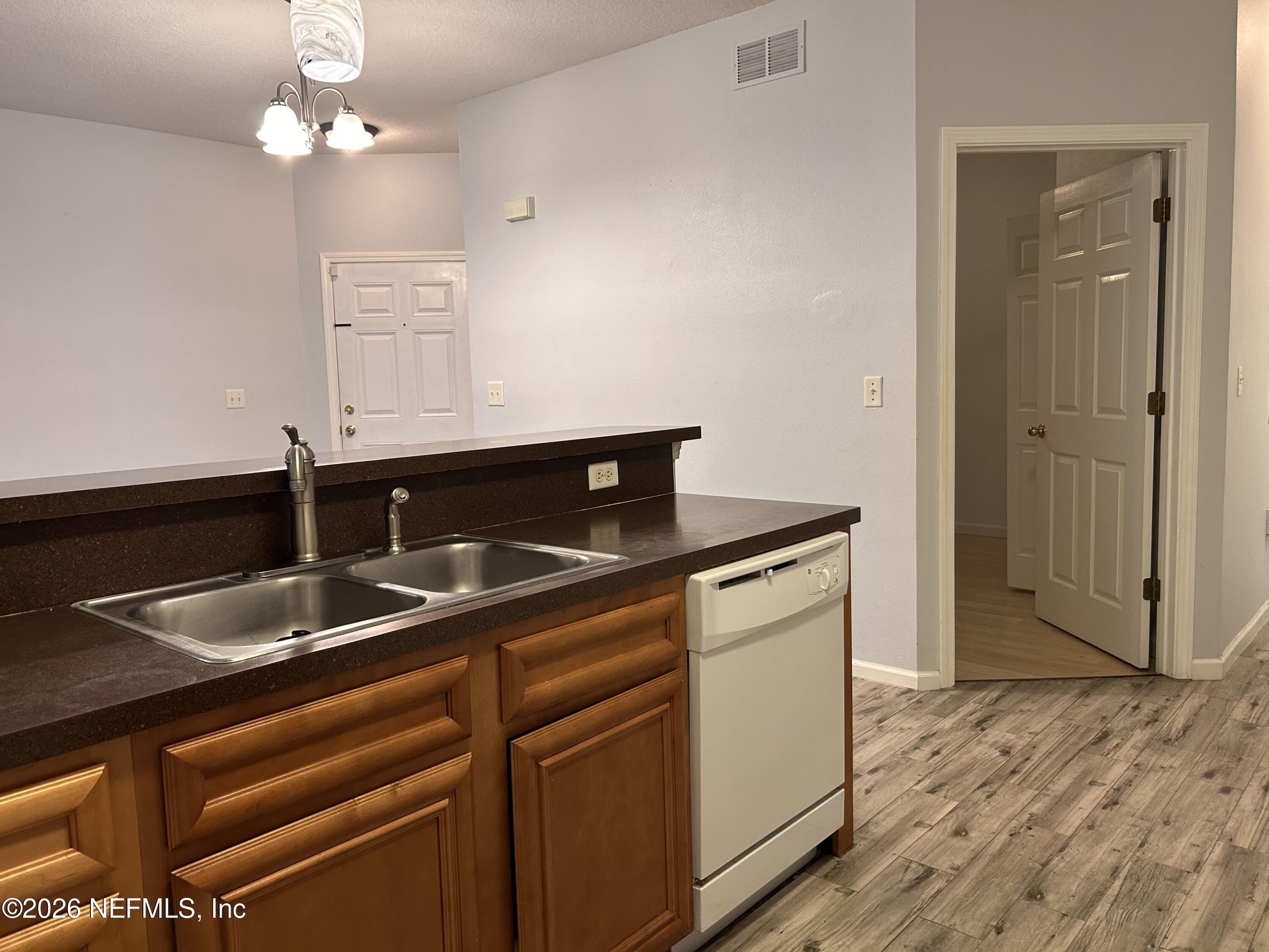 8215 Green Parrot Road, Unit 103 Jacksonville, FL 32256 - Photo 10 of 28 IMG_6958