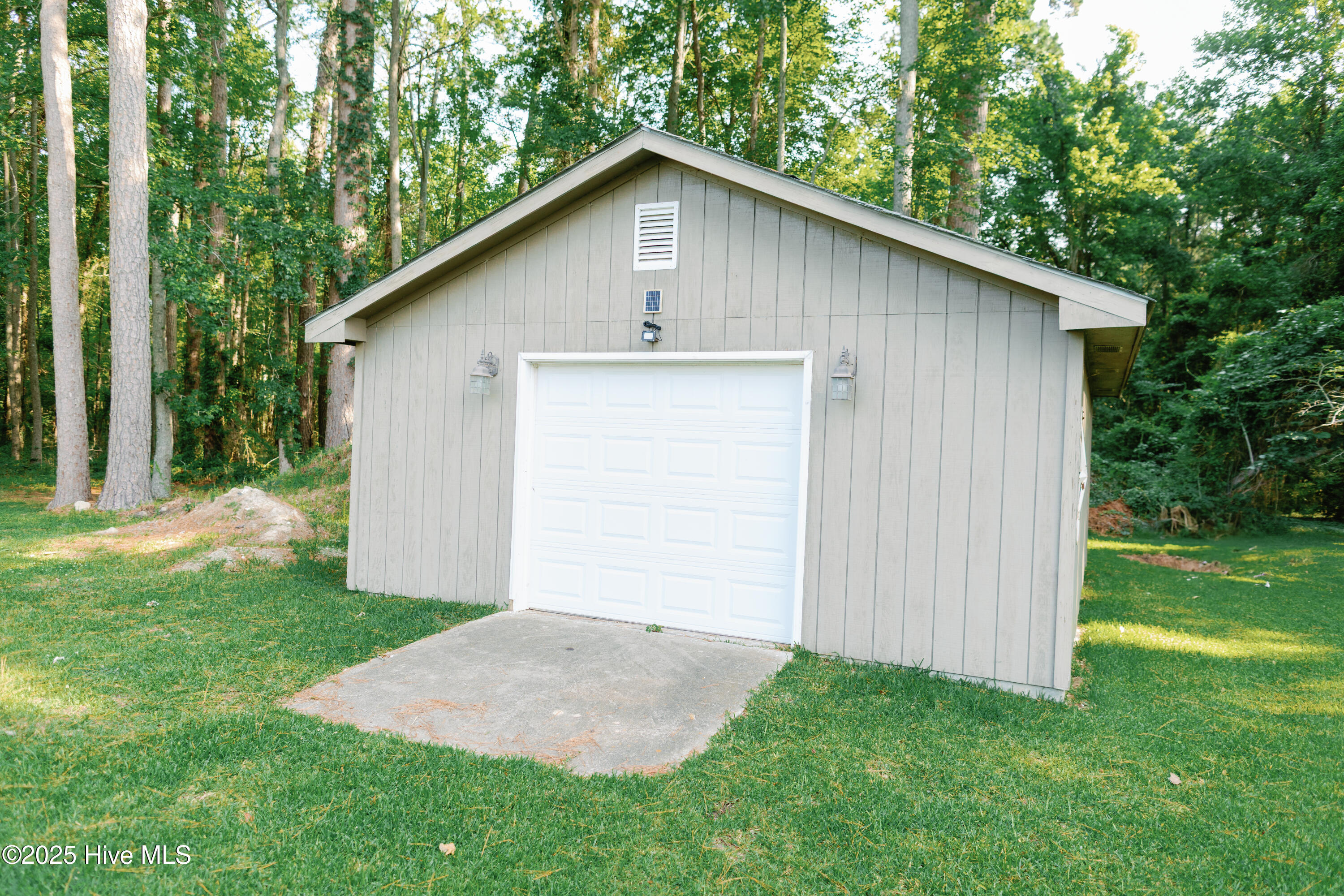 1197 Pinecrest Road Bath, NC 27808 - Photo 19 of 63 Garage