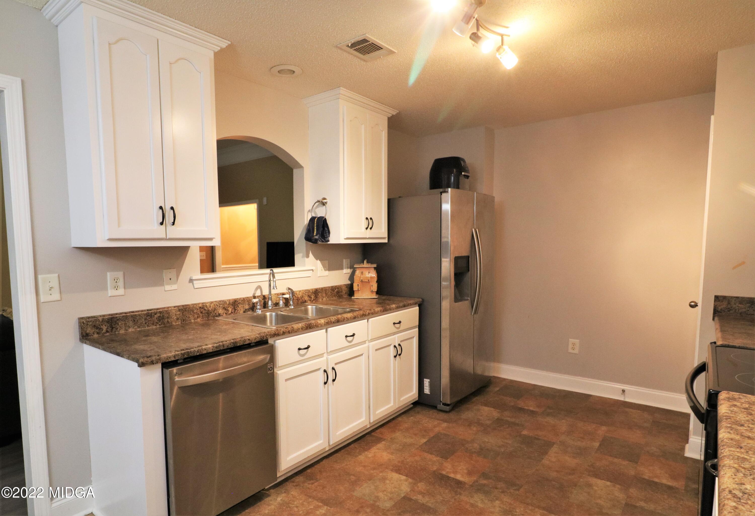 Kitchen b