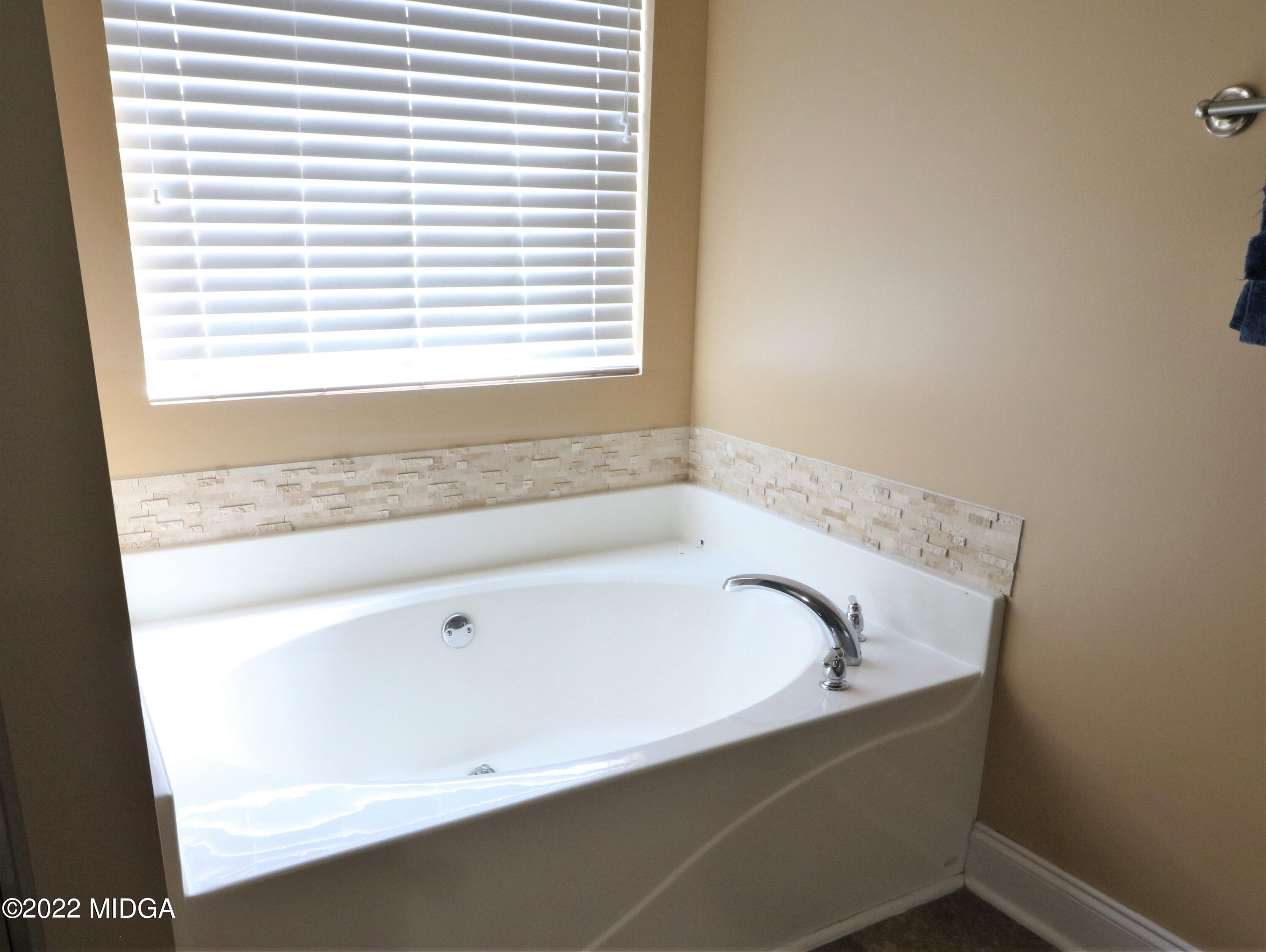 202 Weatherwood Road Kathleen, GA 31047 - Photo 8 of 14 Garden Tub