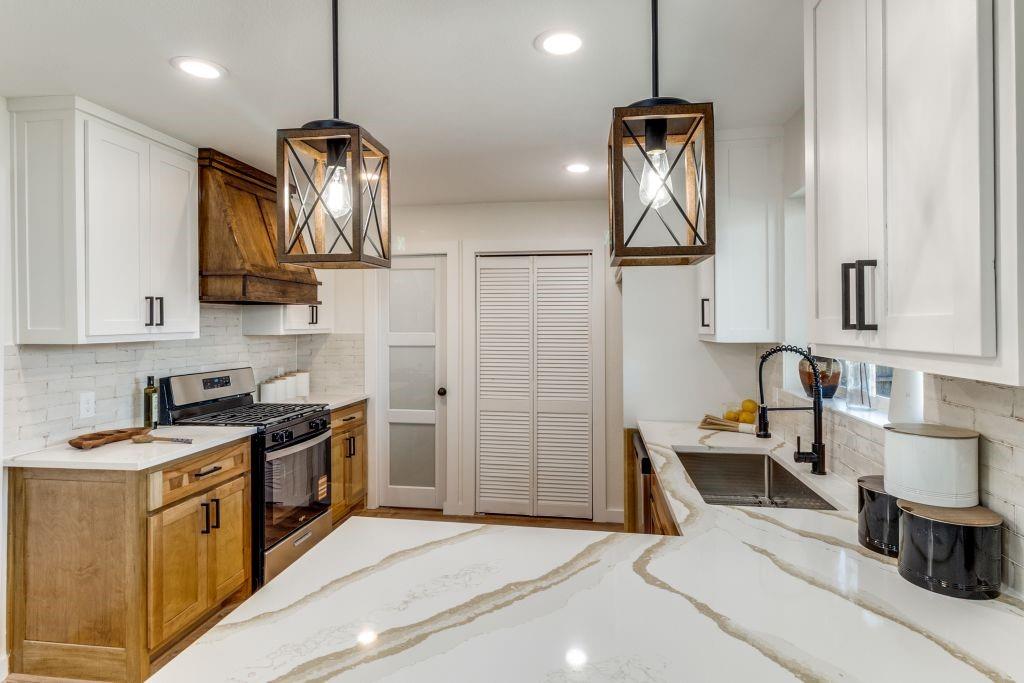 3121 Damascus Way Farmers Branch, TX 75234 - Photo 12 of 25 a kitchen with cabinets a sink and appliances