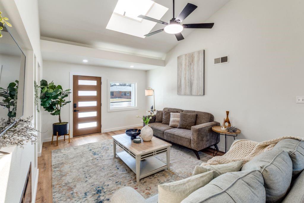 3121 Damascus Way Farmers Branch, TX 75234 - Photo 6 of 25 a living room with furniture and a potted plant