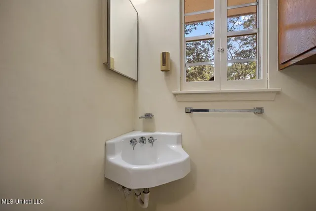 $205,000 | 1026 Briarwood Drive, Jackson, MS 39211