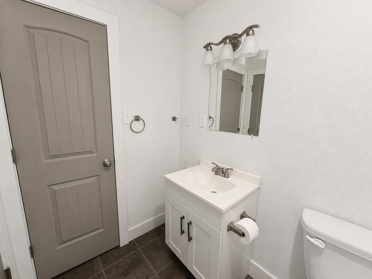 1127 East Pacific Street Springfield, MO 65803 - Photo 9 of 19 Bath 01a