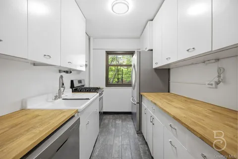 $549,000 | 33-52 Crescent Street, Unit 4C | Astoria