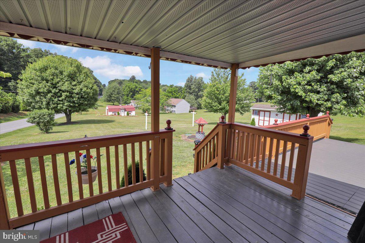 676 King Pen Road Kirkwood, PA 17536 - Photo 16 of 22 Covered Deck