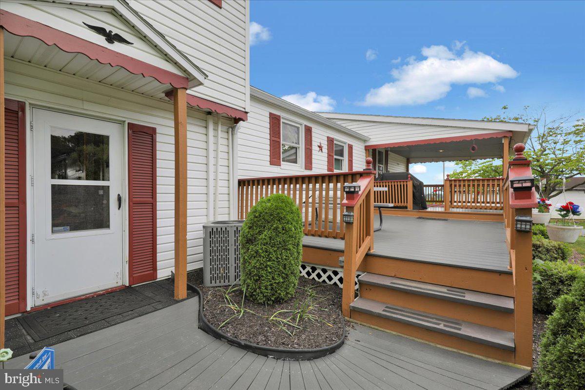 676 King Pen Road Kirkwood, PA 17536 - Photo 17 of 22 Deck