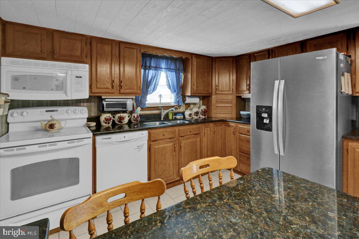 676 King Pen Road Kirkwood, PA 17536 - Photo 5 of 22 Kitchen
