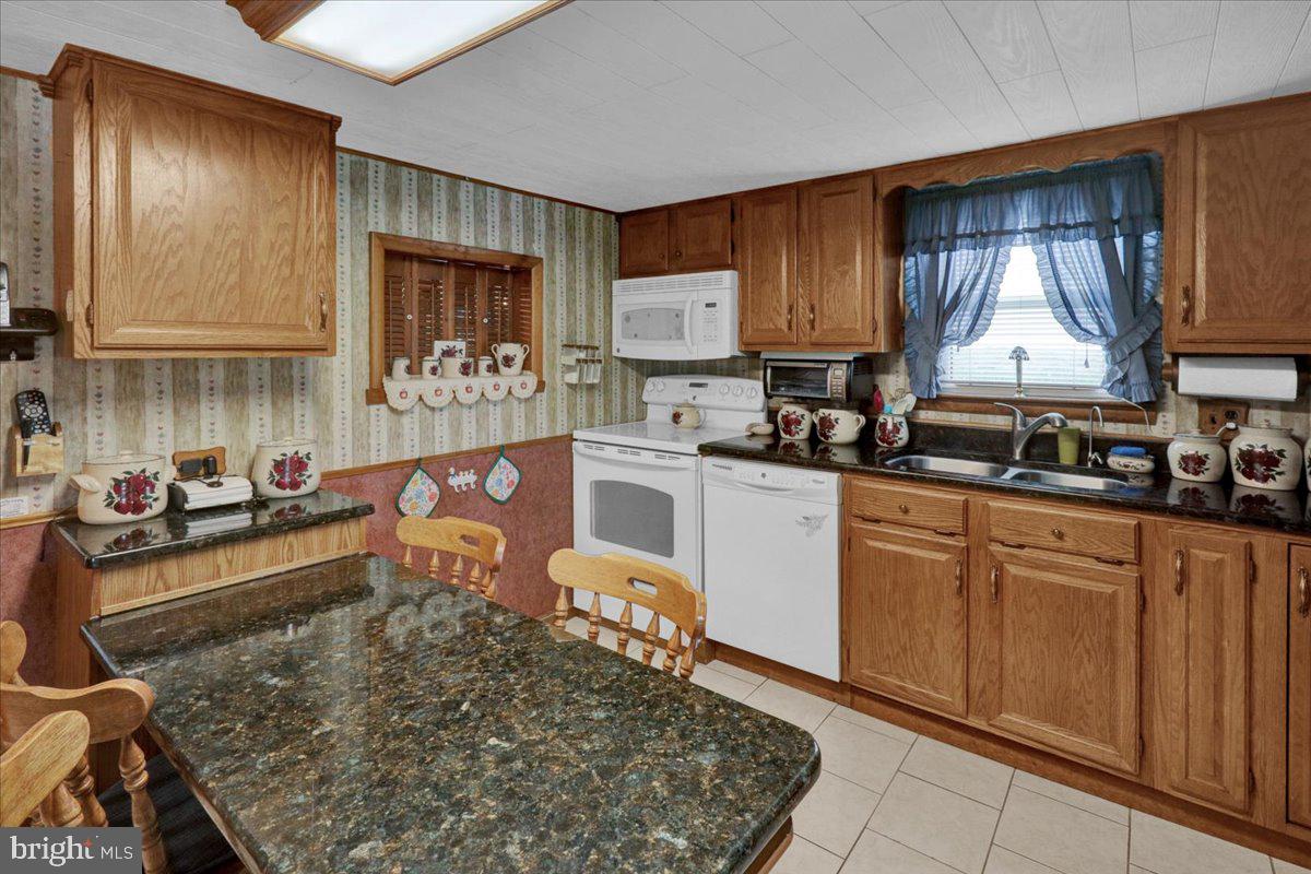 676 King Pen Road Kirkwood, PA 17536 - Photo 6 of 22 Kitchen
