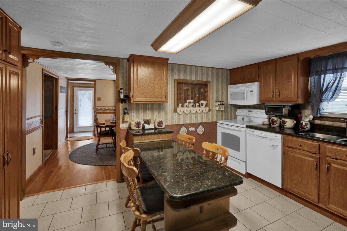 676 King Pen Road Kirkwood, PA 17536 - Photo 7 of 22 Kitchen