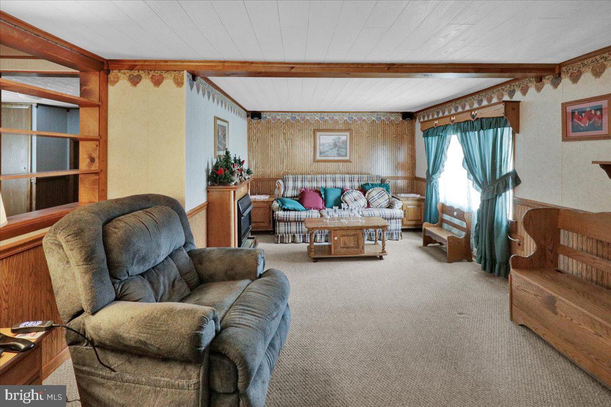 676 King Pen Road Kirkwood, PA 17536 - Photo 8 of 22 Living Room