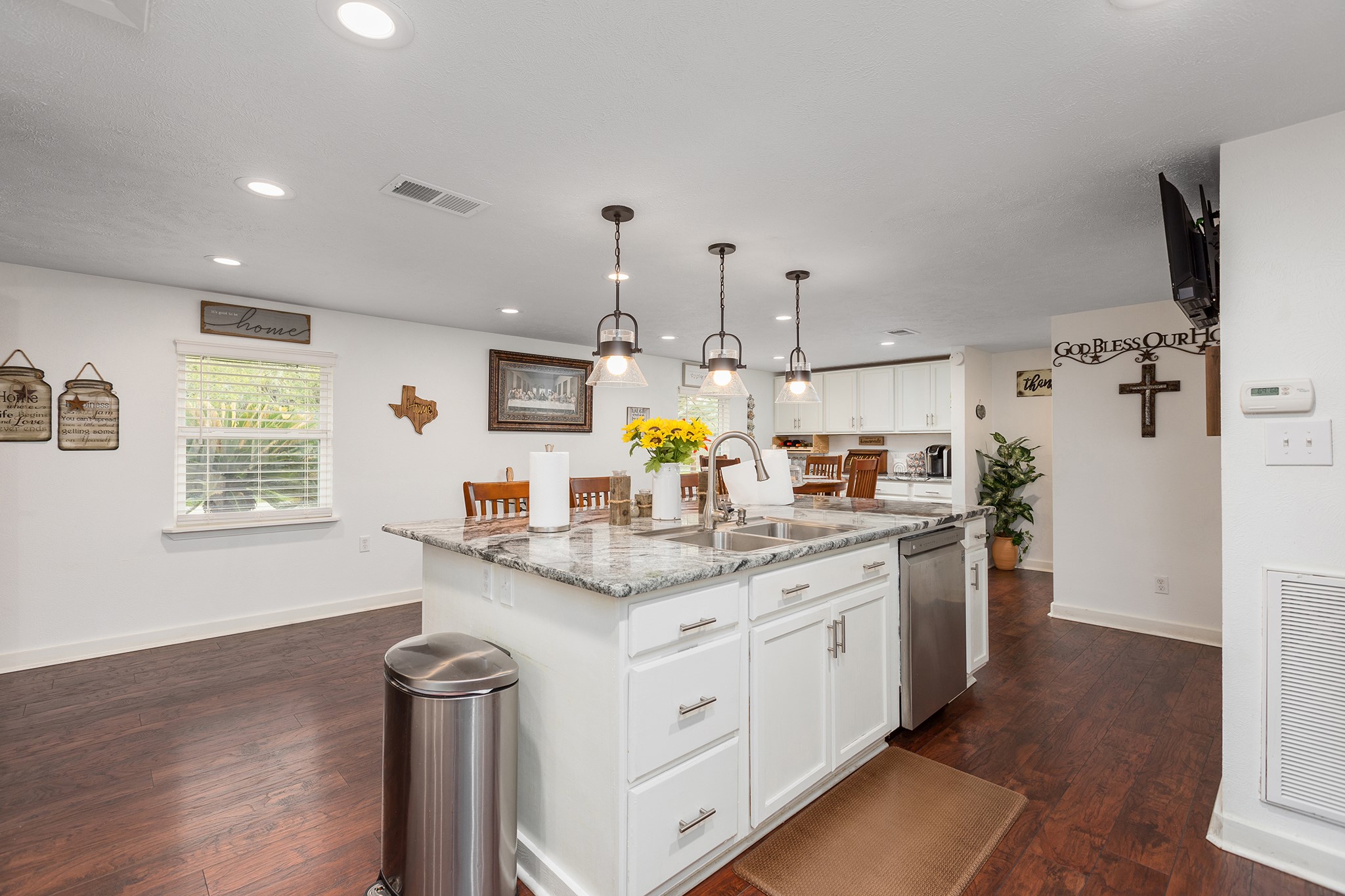 53 County Road 147 Liberty, TX 77575 - Photo 9 of 48
