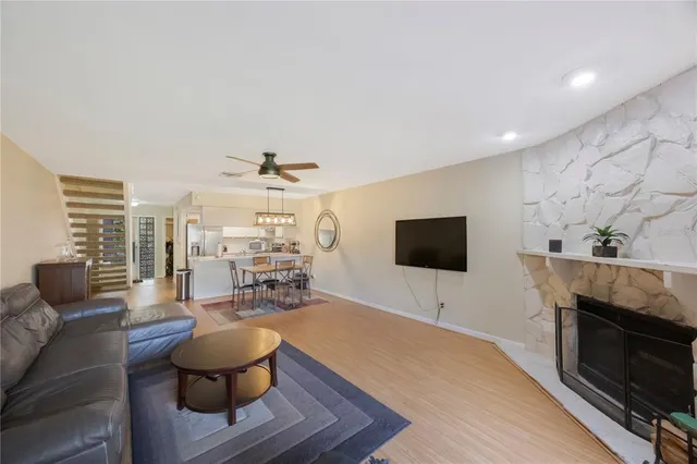 $200,000 | 413 Somerset Lane, Palm Harbor, FL 34684