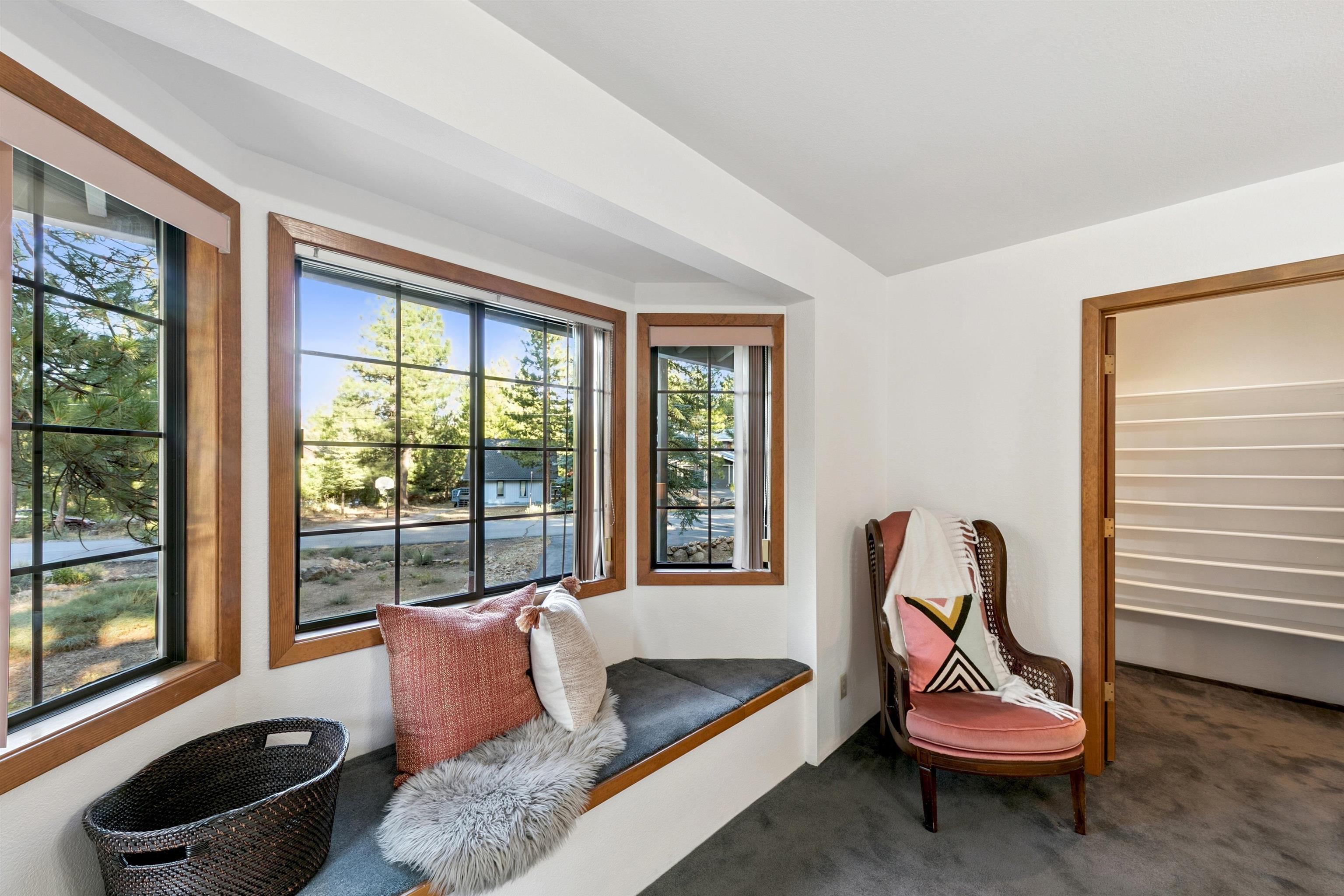 10625 Royal Crest Drive Truckee, CA 96161 - Photo 19 of 28 a living room with furniture and a window