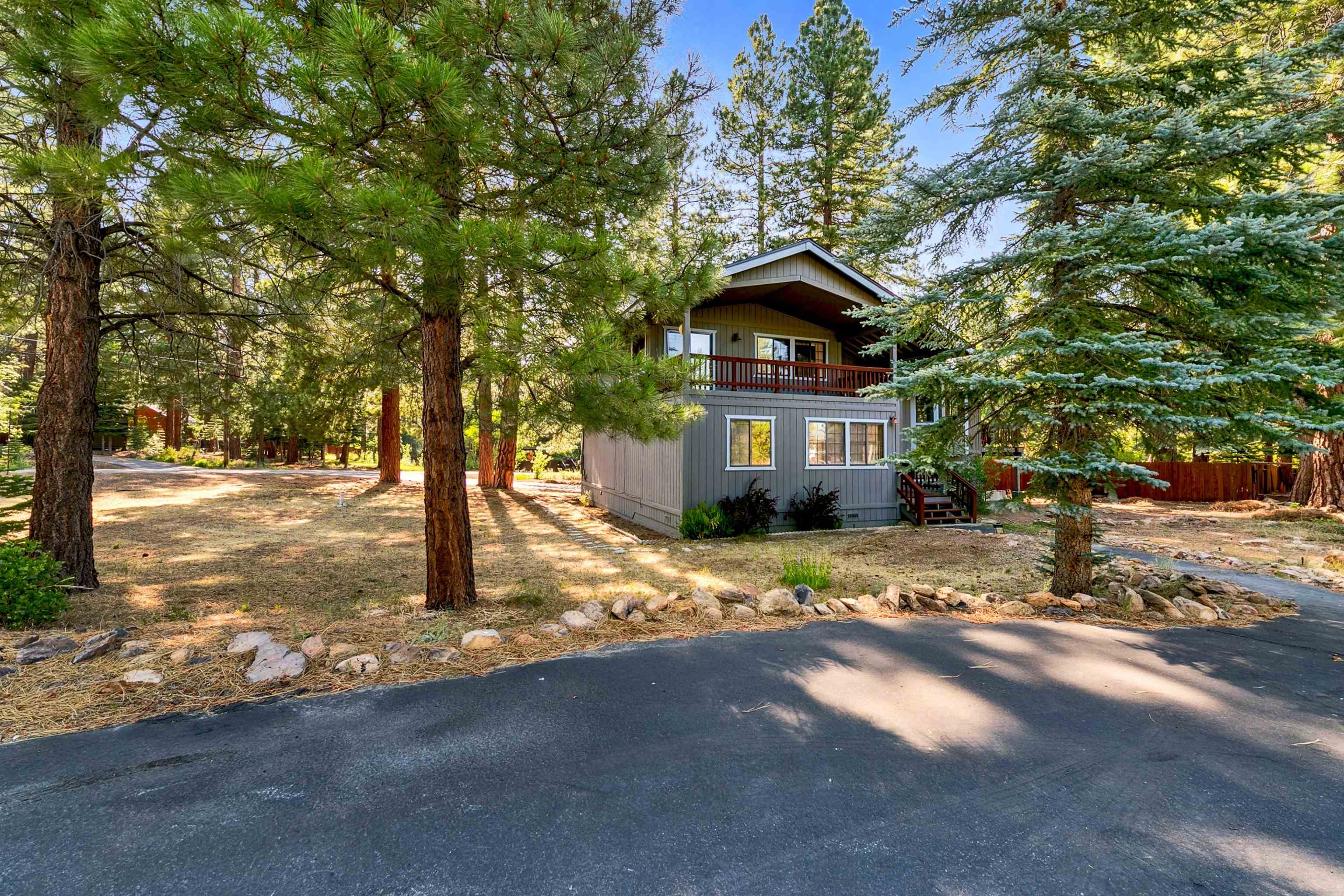 10625 Royal Crest Drive Truckee, CA 96161 - Photo 3 of 28