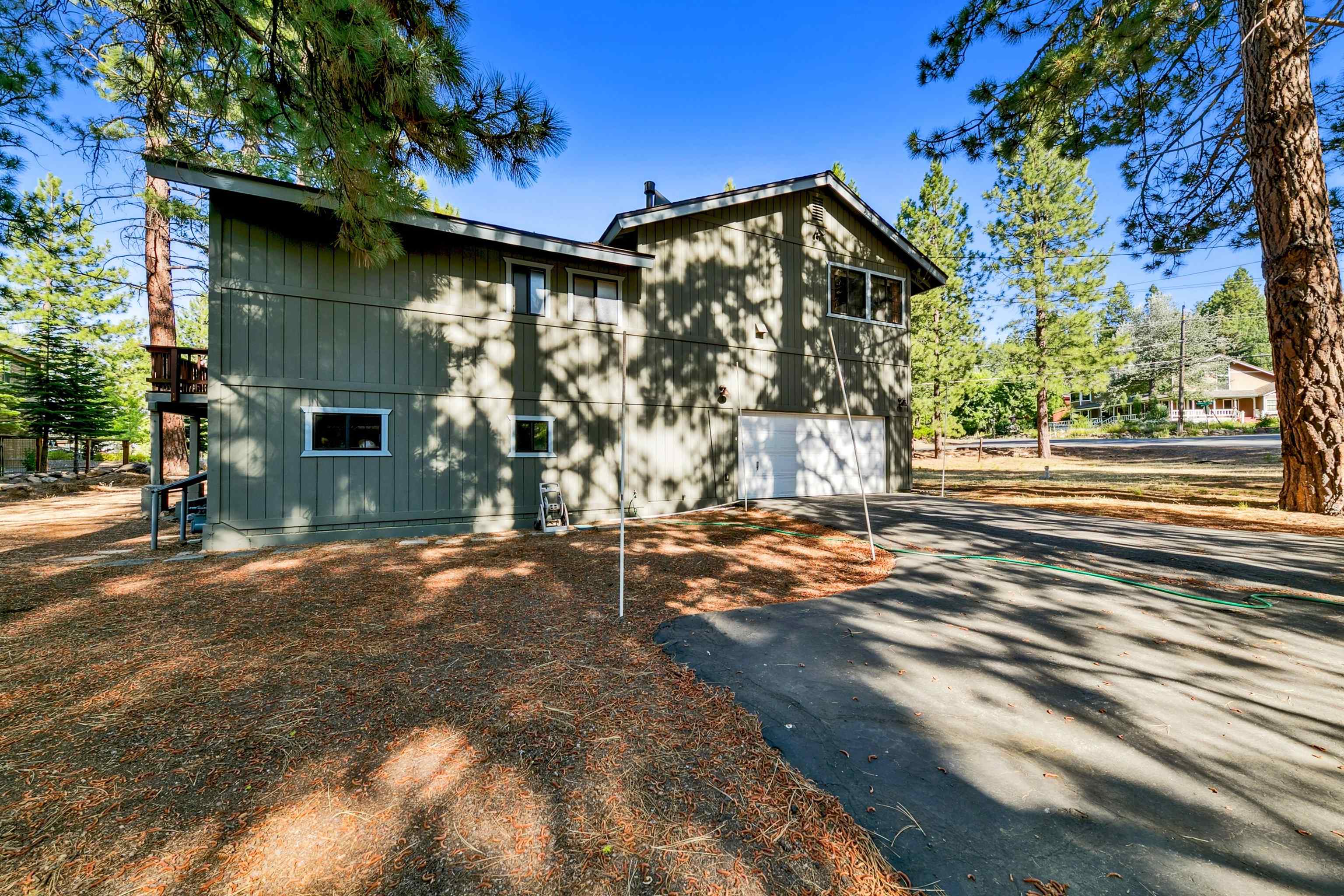 10625 Royal Crest Drive Truckee, CA 96161 - Photo 5 of 28 a view of a house with a street