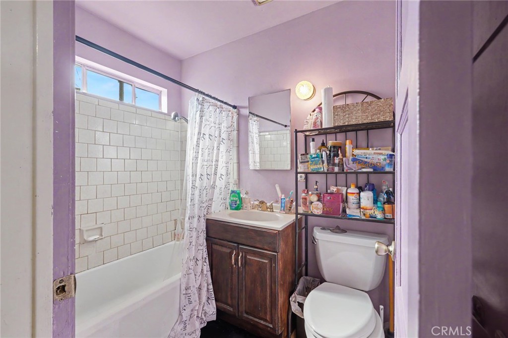 1903 North Grape Avenue Compton, CA 90222 - Photo 9 of 14 Main House Bath Room