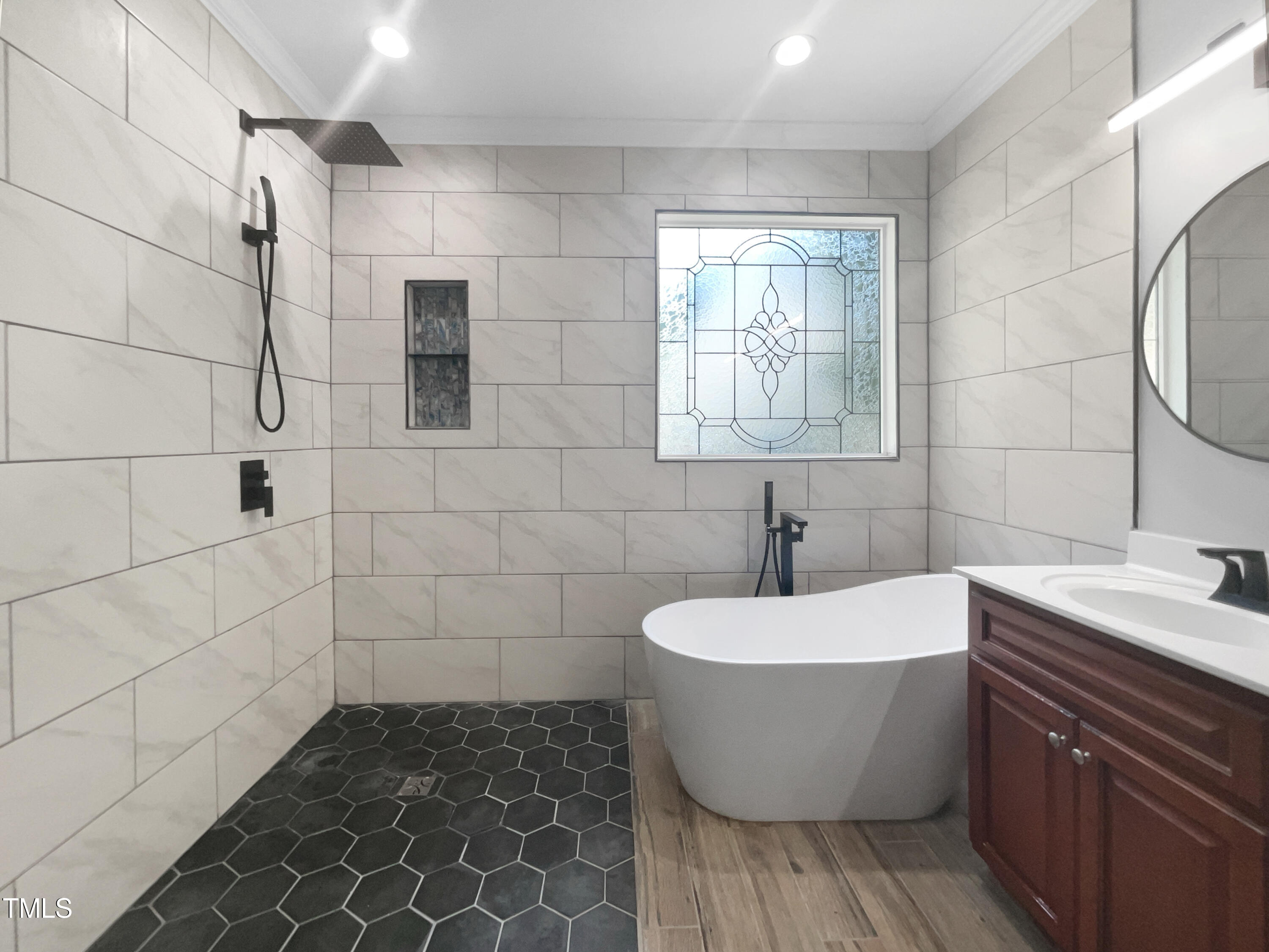 90 Carrousel Court Angier, NC 27501 - Photo 8 of 31 a bathroom with a bathtub and shower
