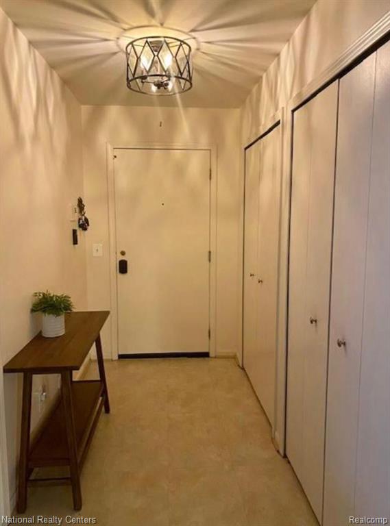 29628 Middlebelt Road, Unit 2702 Farmington Hills, MI 48334 - Photo 6 of 27