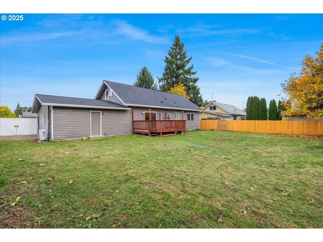 a view of a house with a backyard