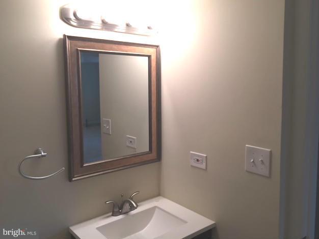 6212 Thomas Drive Springfield, VA 22150 - Photo 11 of 20 Bath