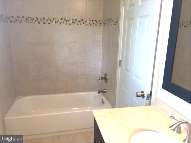 6212 Thomas Drive Springfield, VA 22150 - Photo 18 of 20 Bath (Master)