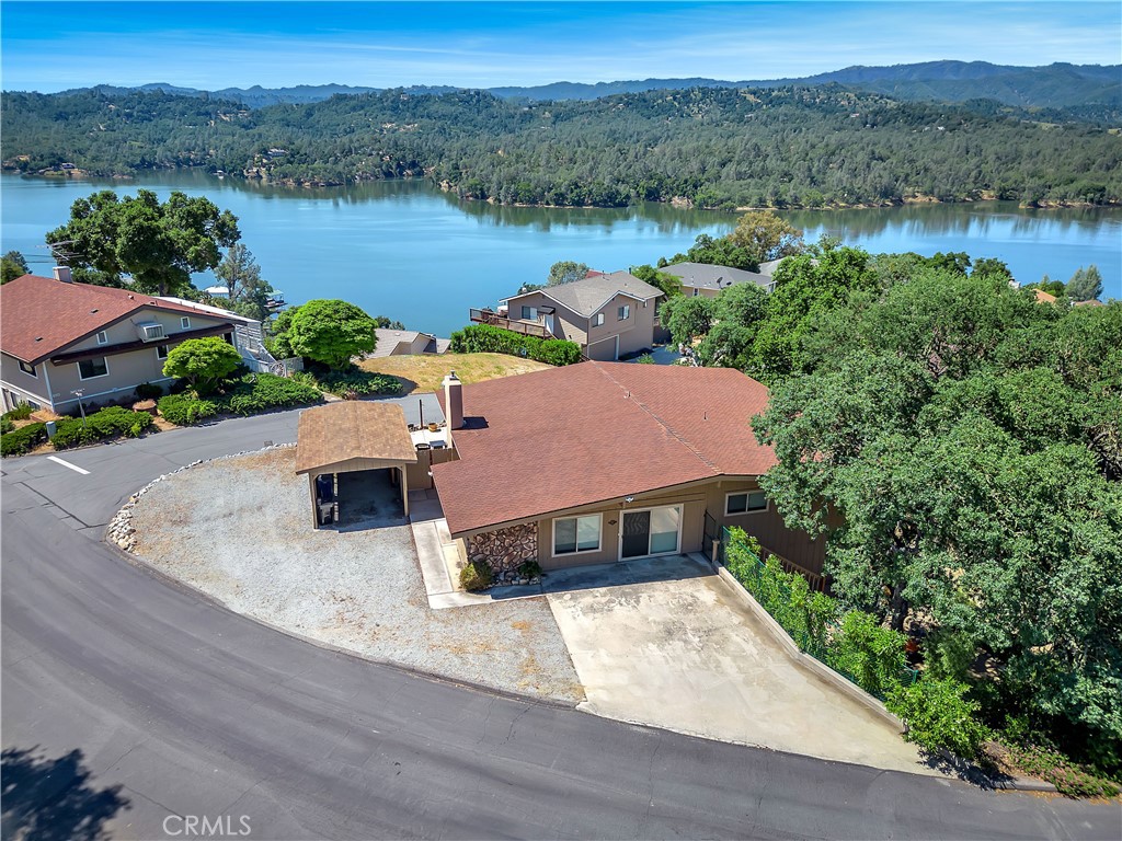 an aerial view of a house with yard and lake view