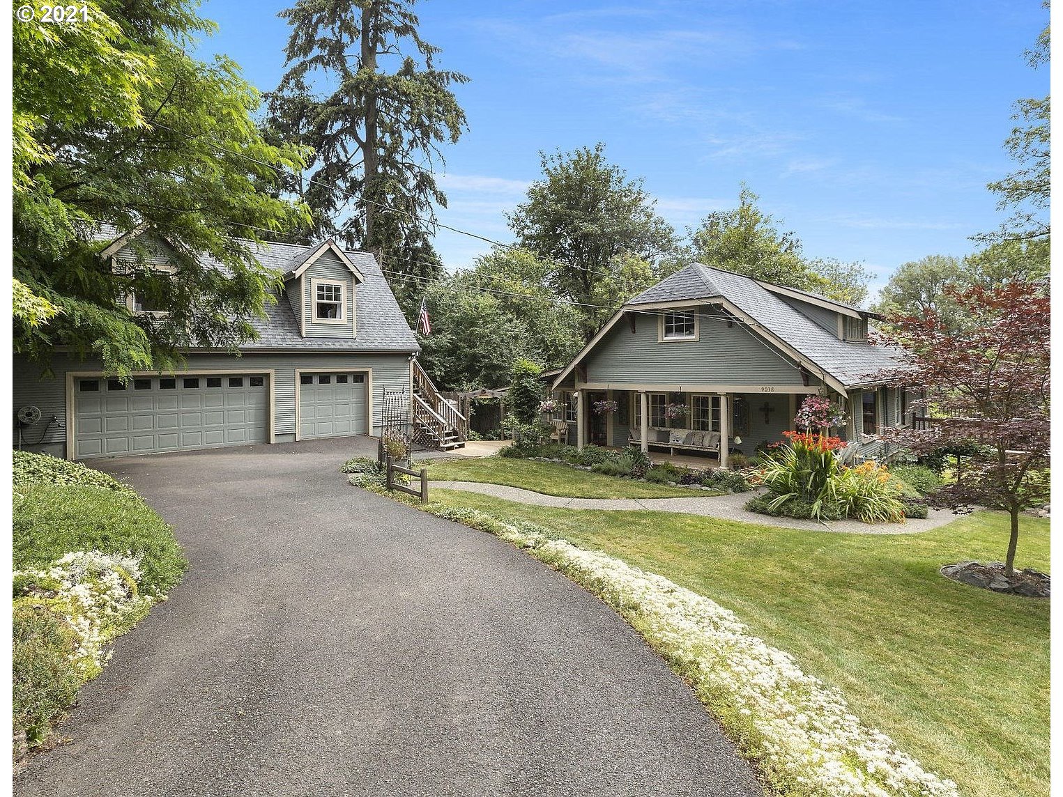 9038 Southwest 40th Avenue Portland, OR 97219 - Photo 1 of 30 Gallery Image 1