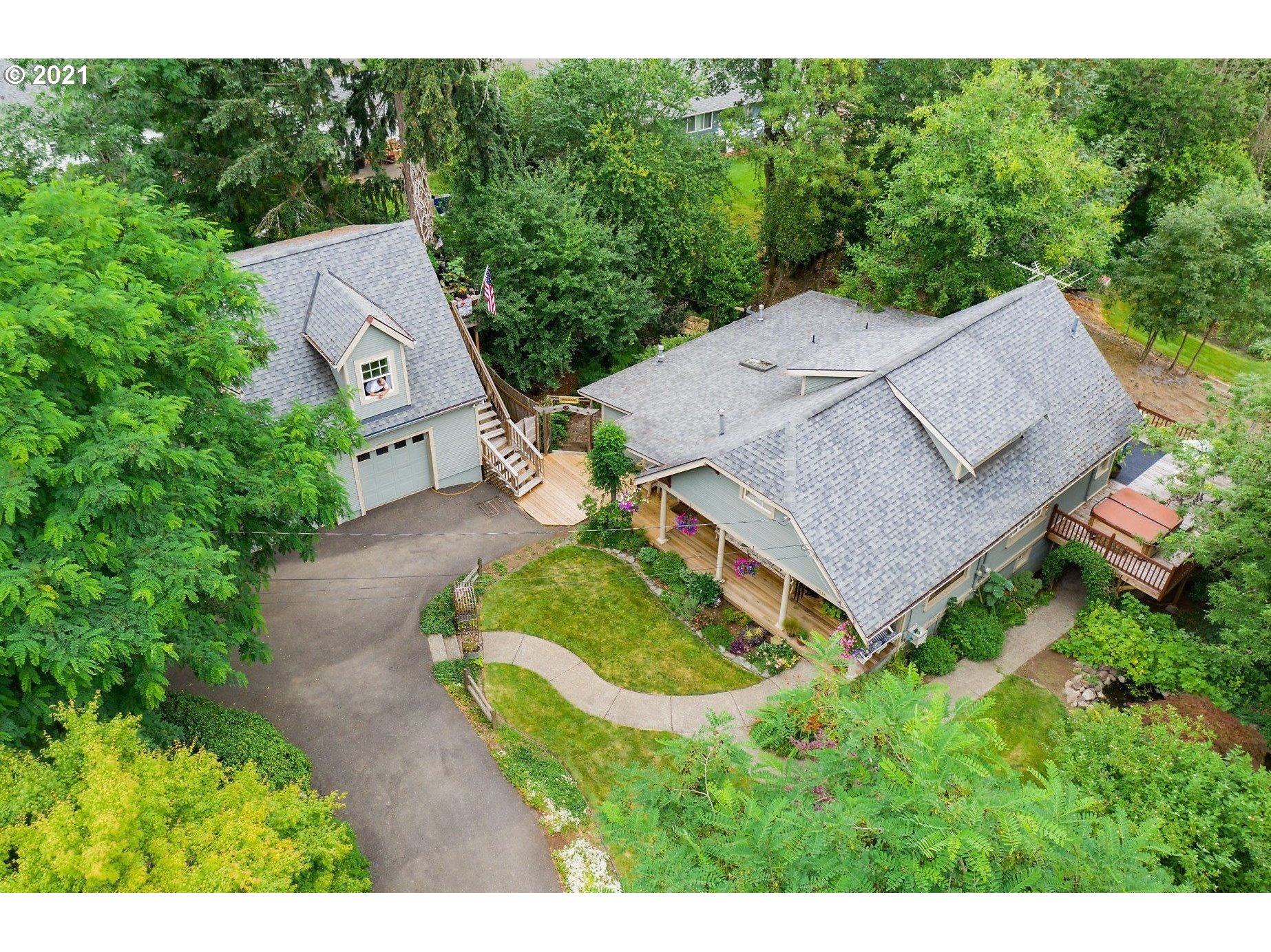 9038 Southwest 40th Avenue Portland, OR 97219 - Photo 12 of 30 Gallery Image 12