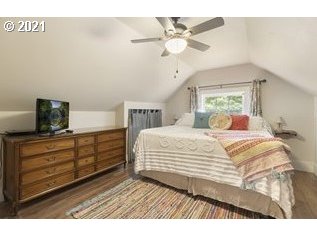 9038 Southwest 40th Avenue Portland, OR 97219 - Photo 3 of 30 Gallery Image 3