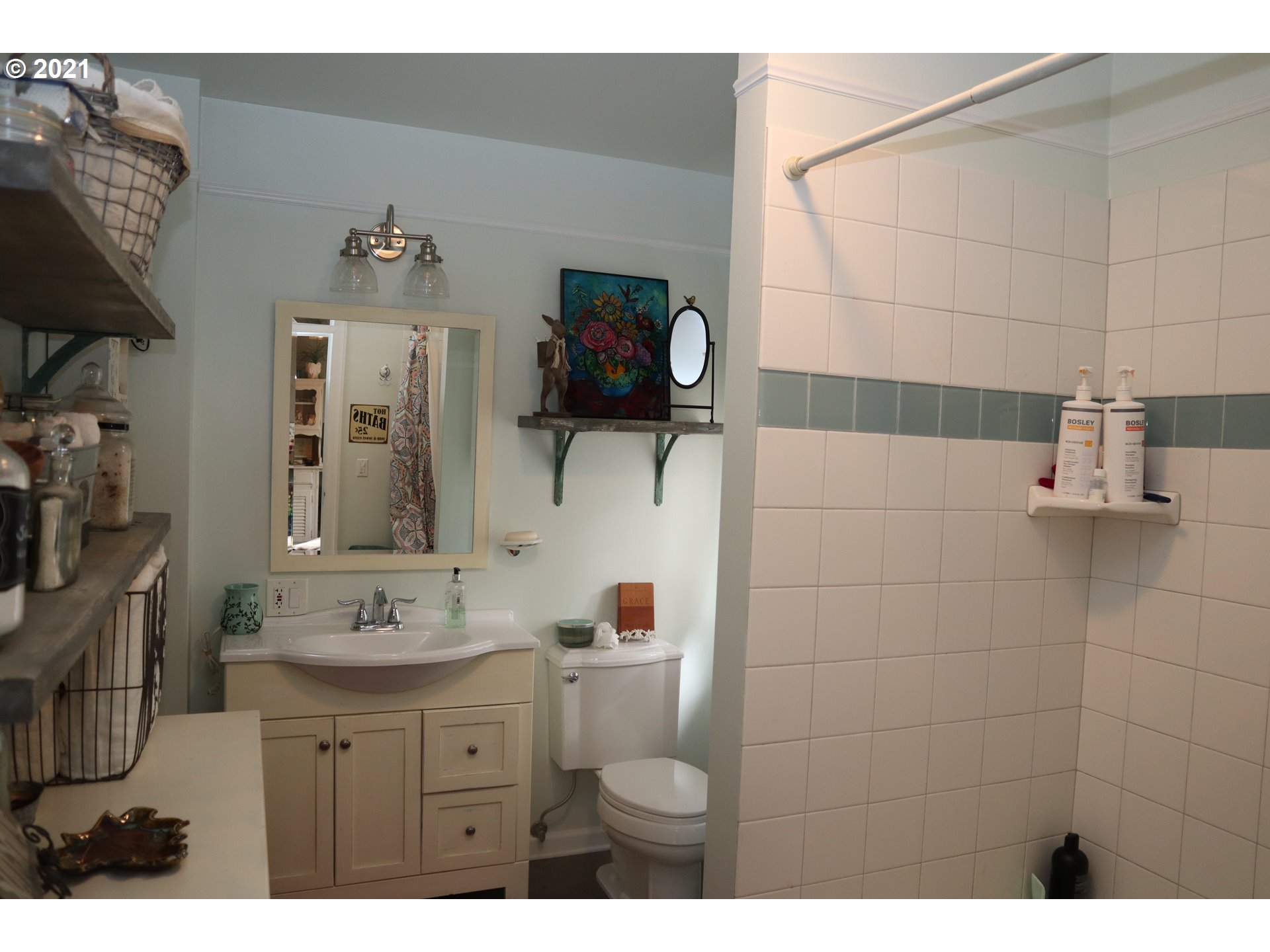 9038 Southwest 40th Avenue Portland, OR 97219 - Photo 24 of 30 Gallery Image 24