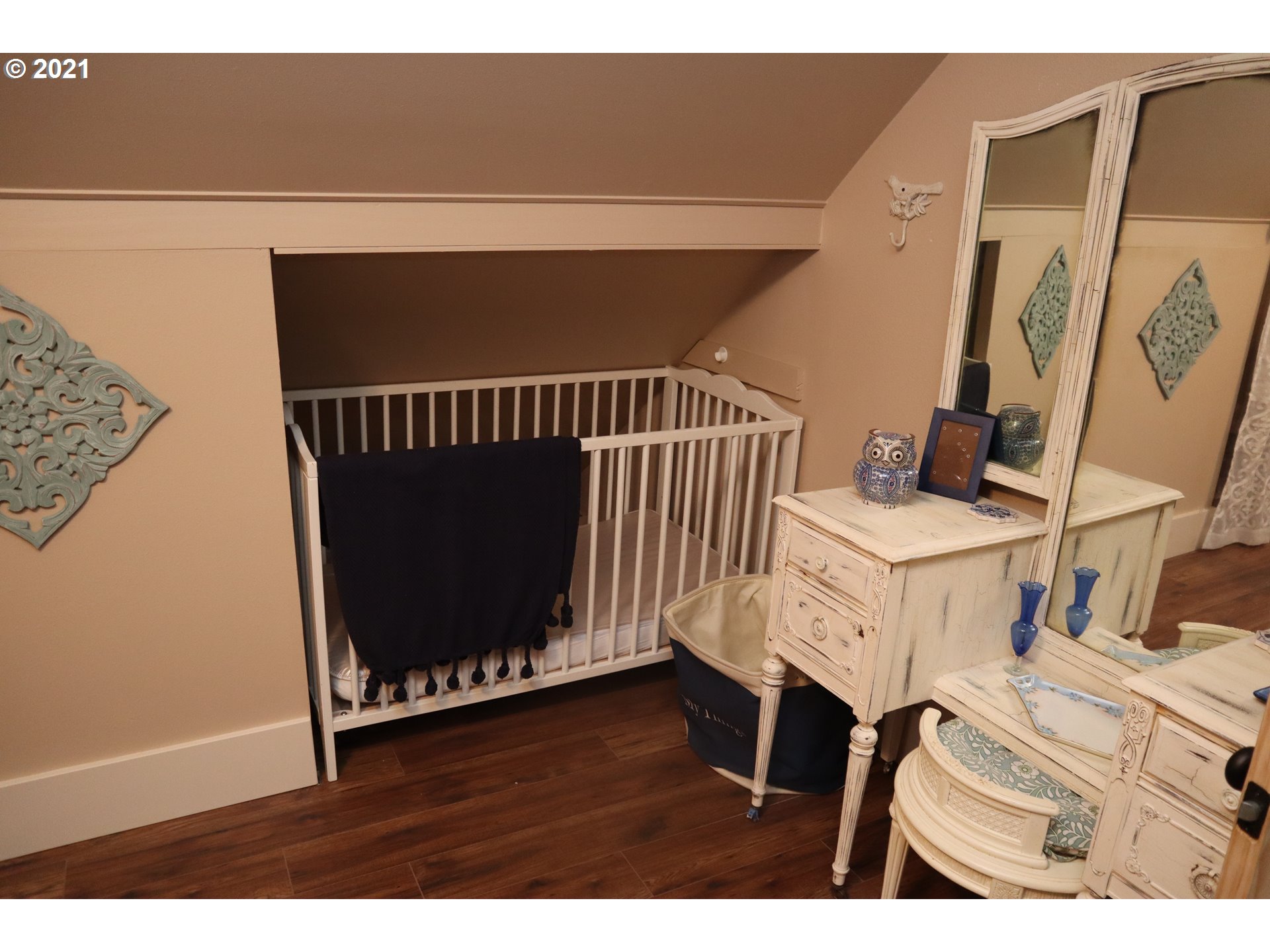 9038 Southwest 40th Avenue Portland, OR 97219 - Photo 25 of 30 Gallery Image 25
