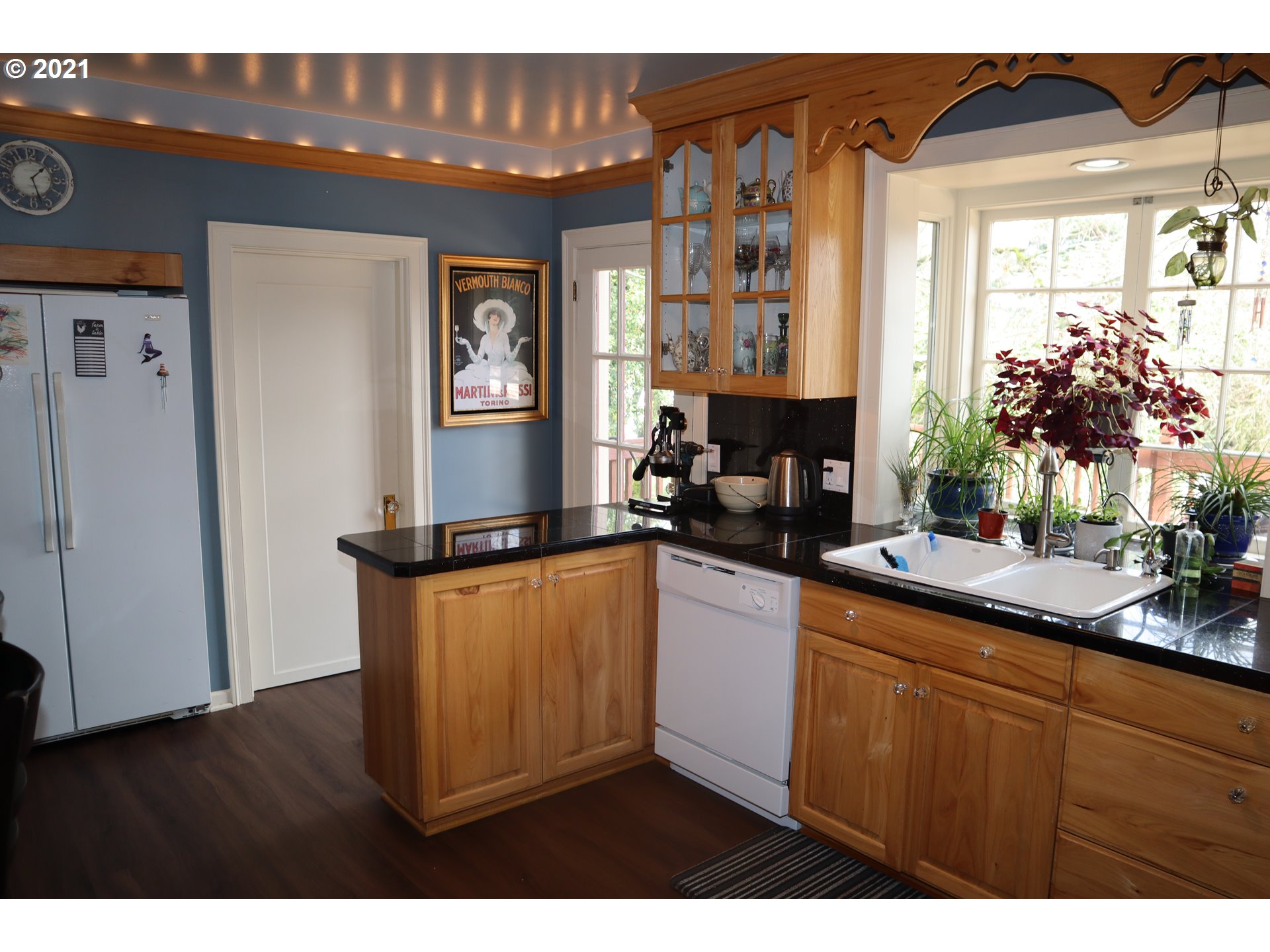 9038 Southwest 40th Avenue Portland, OR 97219 - Photo 26 of 30 Gallery Image 26