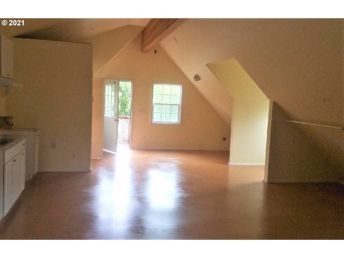 9038 Southwest 40th Avenue Portland, OR 97219 - Photo 27 of 30 Gallery Image 27