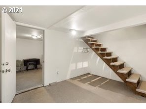 9038 Southwest 40th Avenue Portland, OR 97219 - Photo 6 of 30 Gallery Image 6