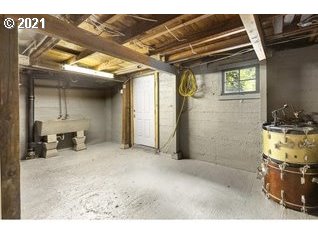 9038 Southwest 40th Avenue Portland, OR 97219 - Photo 7 of 30 Gallery Image 7