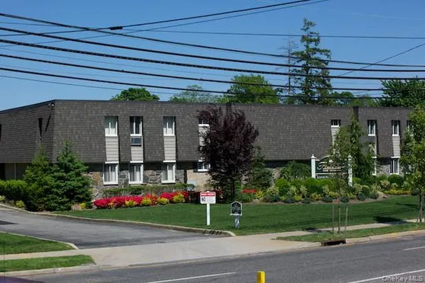$2,440 | 25 North Clinton Avenue, Unit 5A, Bay Shore, NY 11706