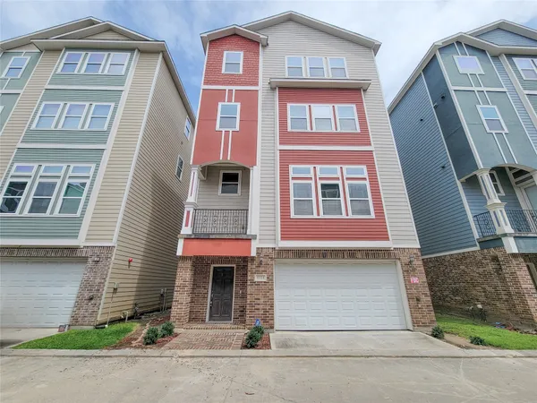 $2,695 | 2114 Bidwell Drive, Houston, TX 77018