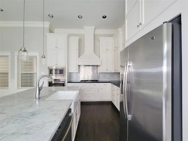 $2,695 | 2114 Bidwell Drive, Houston, TX 77018