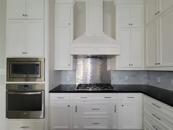 $2,695 | 2114 Bidwell Drive, Houston, TX 77018