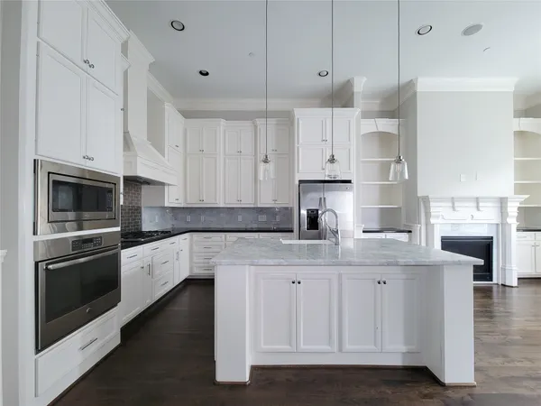 $2,695 | 2114 Bidwell Drive, Houston, TX 77018