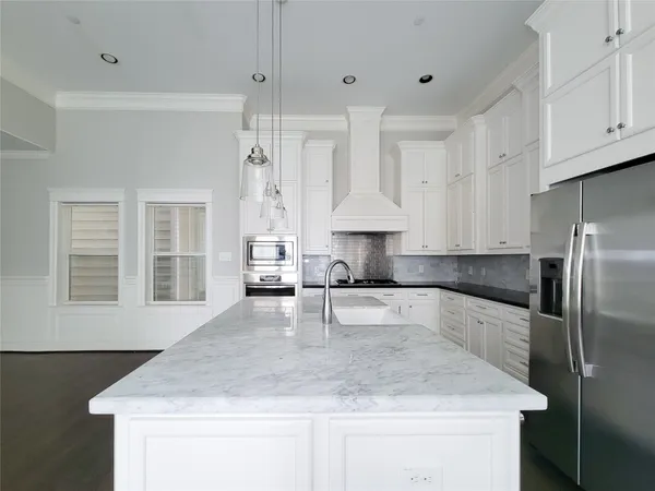 $2,695 | 2114 Bidwell Drive, Houston, TX 77018