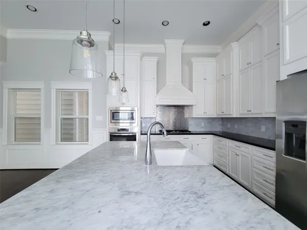 $2,695 | 2114 Bidwell Drive, Houston, TX 77018