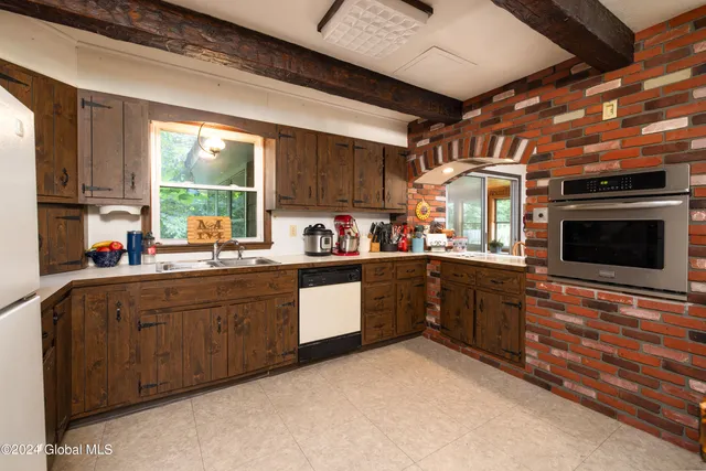 $299,000 | 18 Linda Court, Schroon Lake, NY 12870