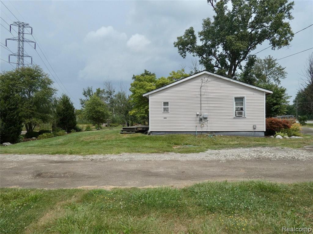 21332 Dix Toledo Road Woodhaven, MI 48183 - Photo 5 of 33